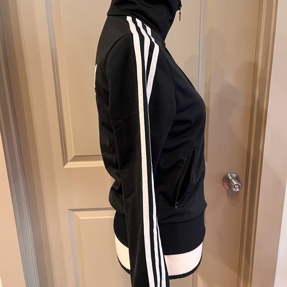 Adidas track suit. Size Small. Excellent condition. - Picture 3 of 4